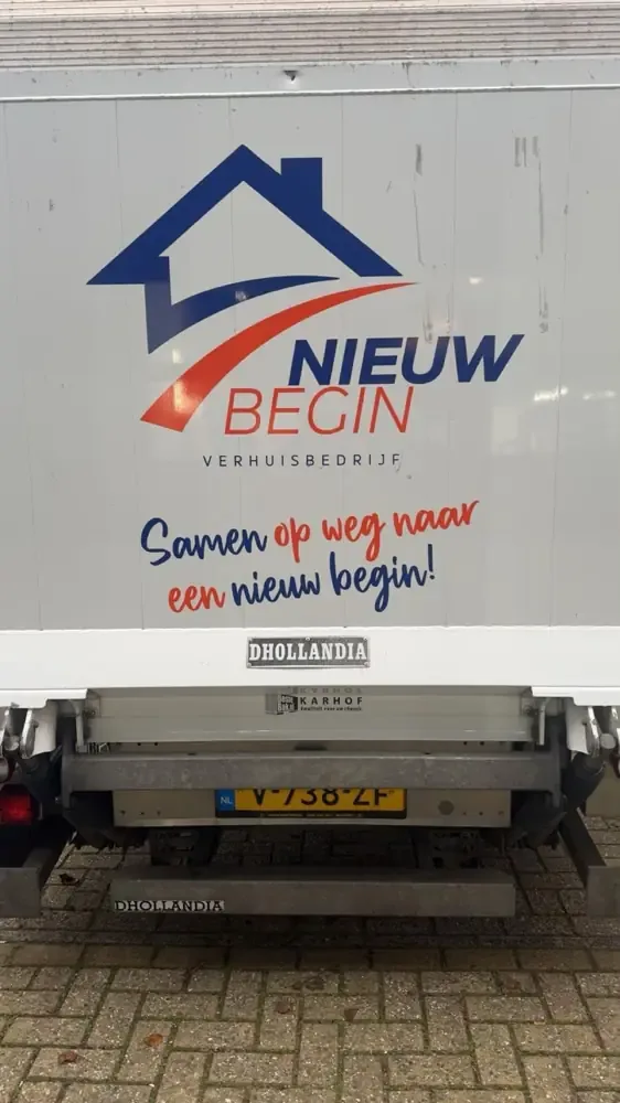 Achterkant van de wagen van Nieuw Begin